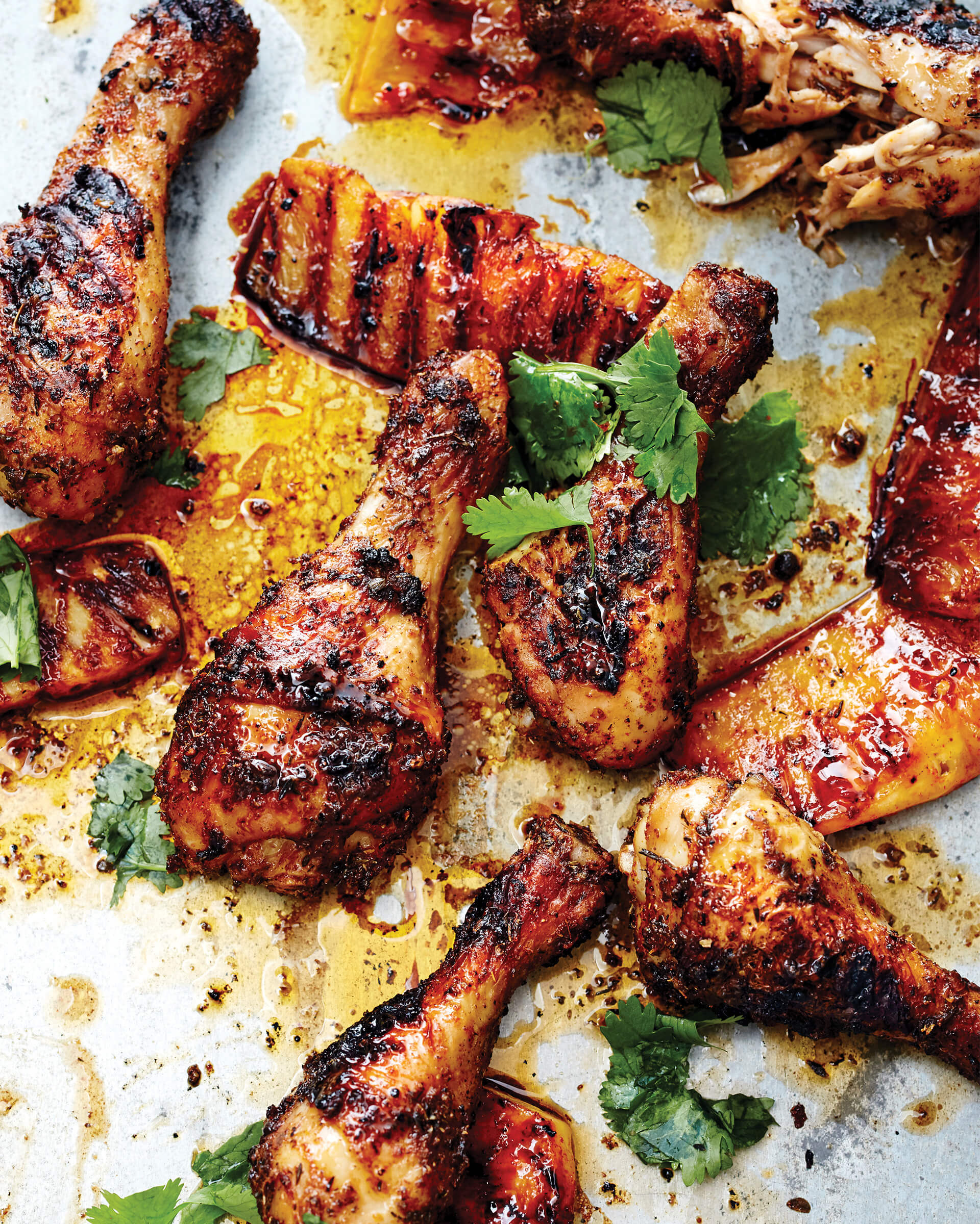 Grilled drumsticks arranged on a tray.