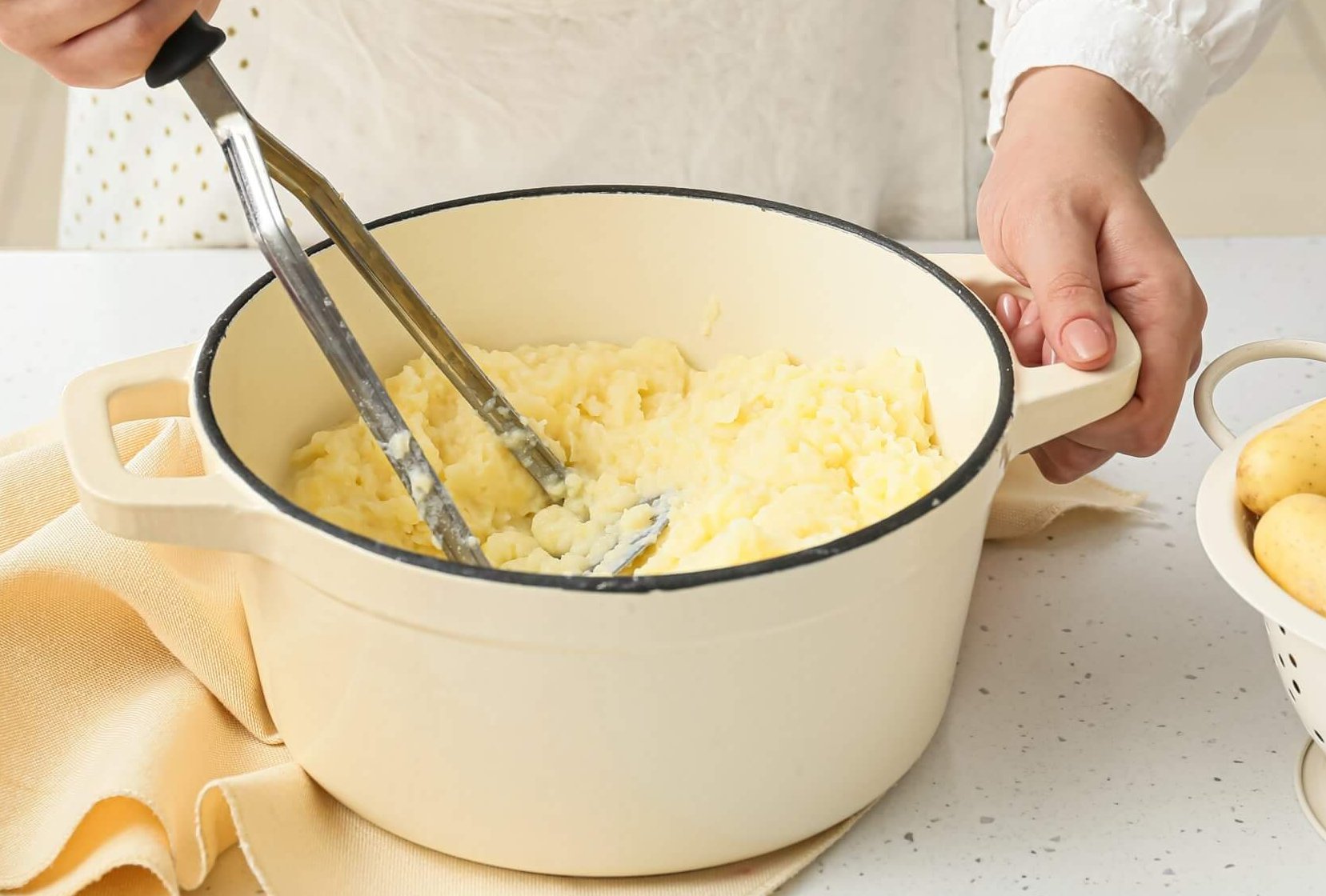 Mashed potatoes in pot