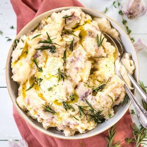 bowl of mashed potatoes