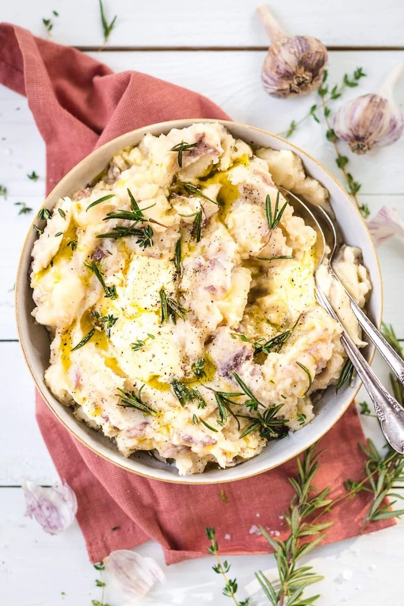 bowl of mashed potatoes