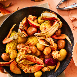 overhead black plate with crabs, potatoes and corn