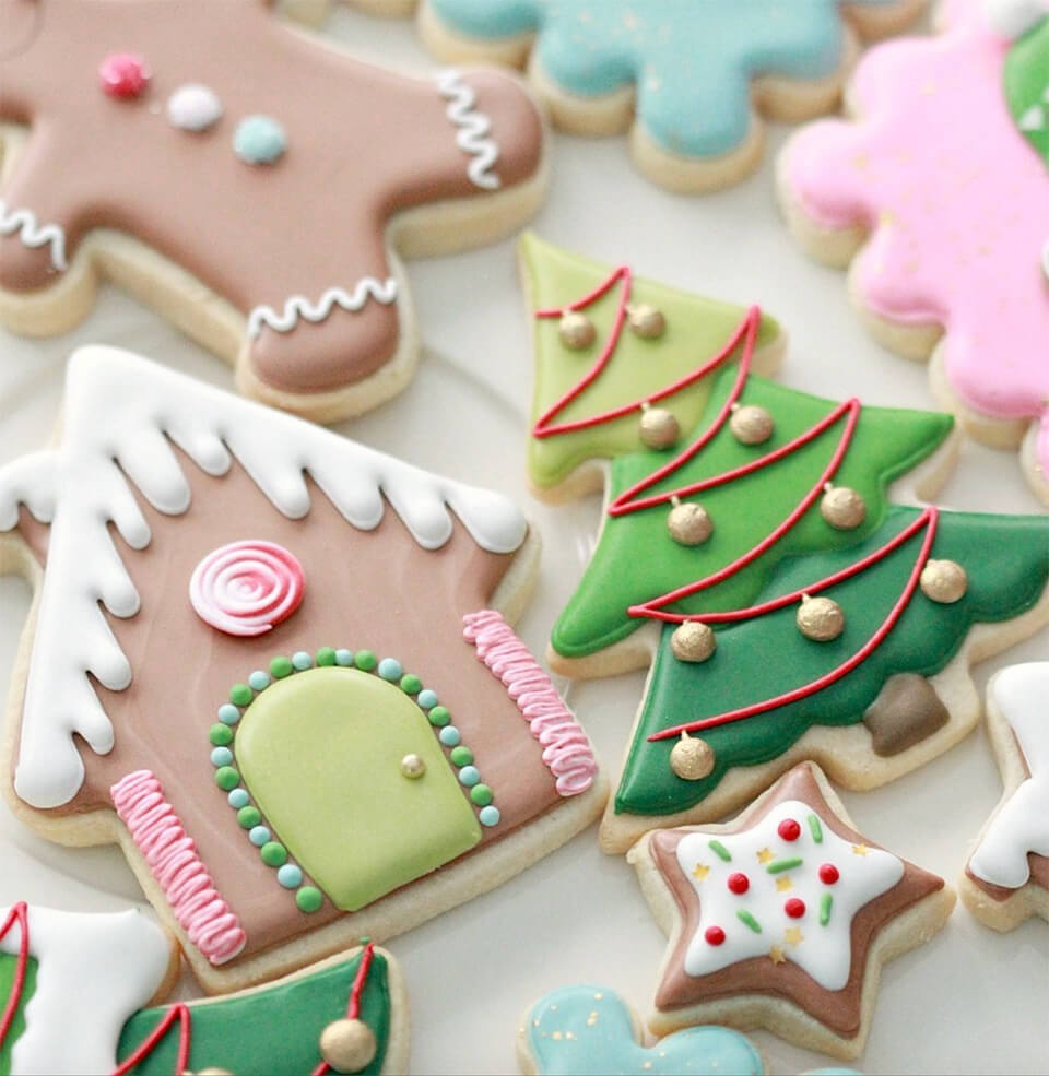 Frosted cookies decorated in various Christmas-themed patterns