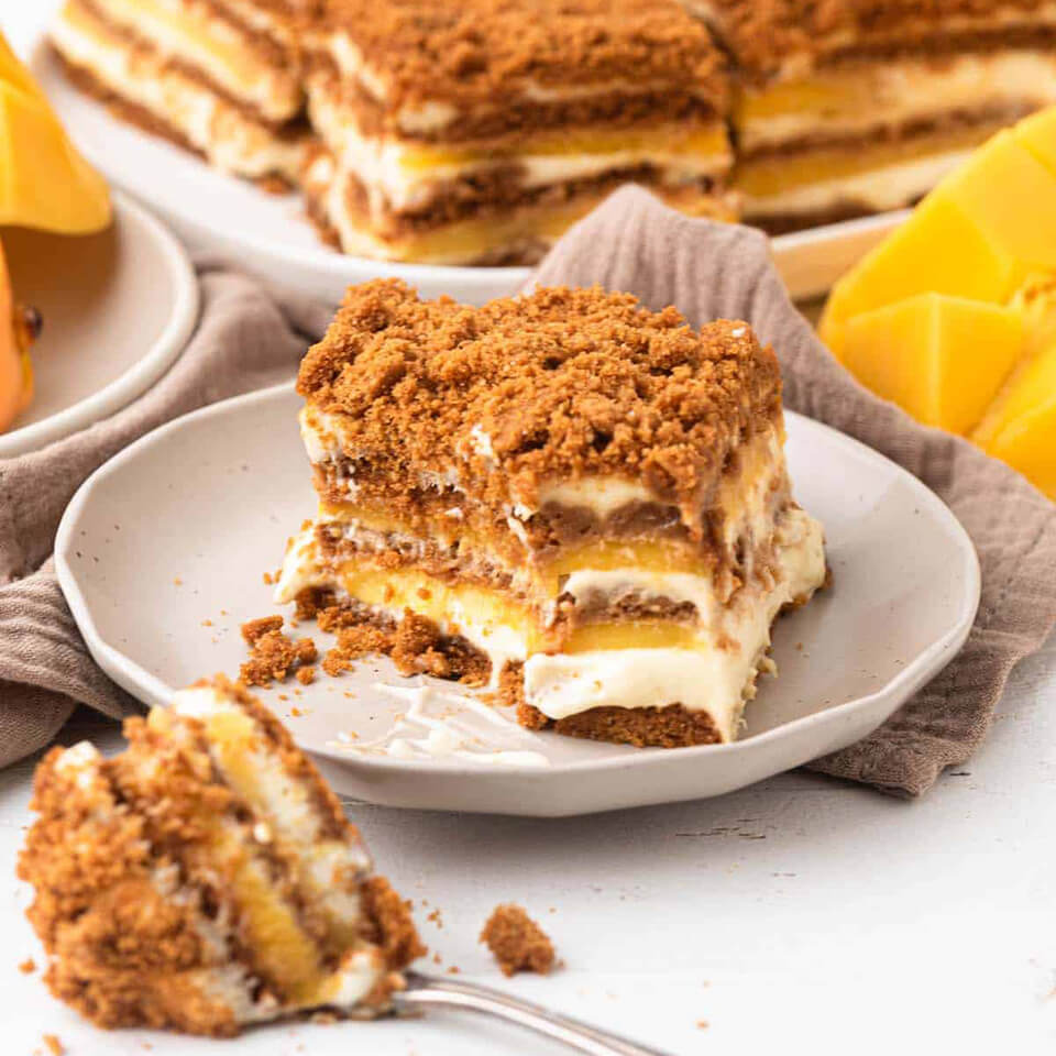This mango float recipe has alternating extra-thin layers of graham crackers, cream and mangoes