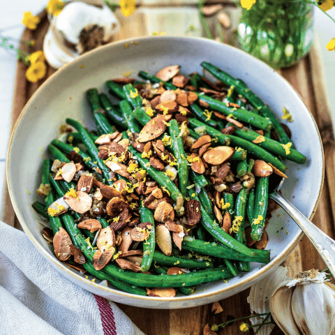 Bowl of green beans with almonds