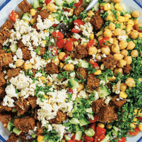 Image of Jerusalem salad recipe made with tofu and chickpeas.