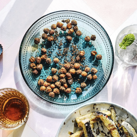 Spicy, crispy roasted chickpeas on a plate.