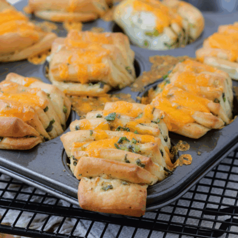 Recipe for pull-apart garlic cheese buns freshly out of the oven with cheese still melting