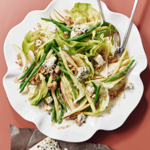 Green bean salad with blue cheese, apples and candied walnuts