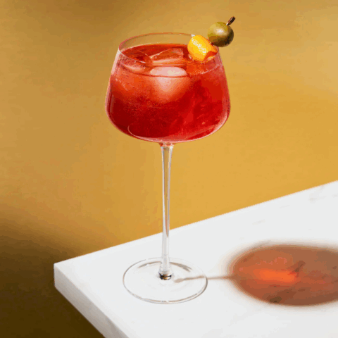 Made with genuine lead-free crystal, this elegant glass was created with a spritz cocktail in mind