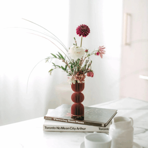 Sannihaus 3-d printed vase with flowers