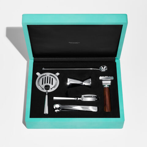 Add a jewellery-box- worthy touch to your giftee’s bar cart with this gorgeous Tiffany & Co. kit.