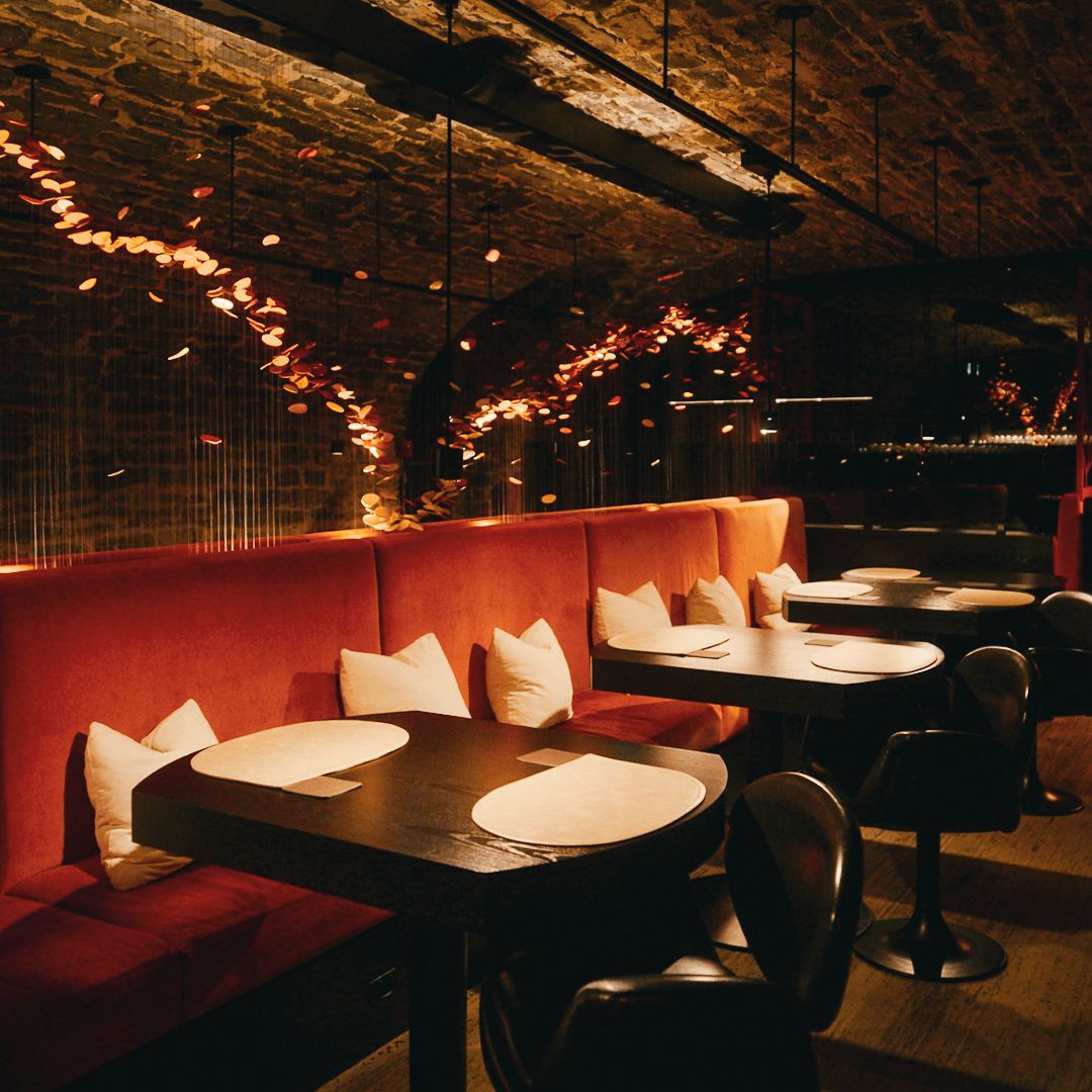 Tanière3 dining room in Quebec City with vaulted stone ceilings and intimate fine dining setting